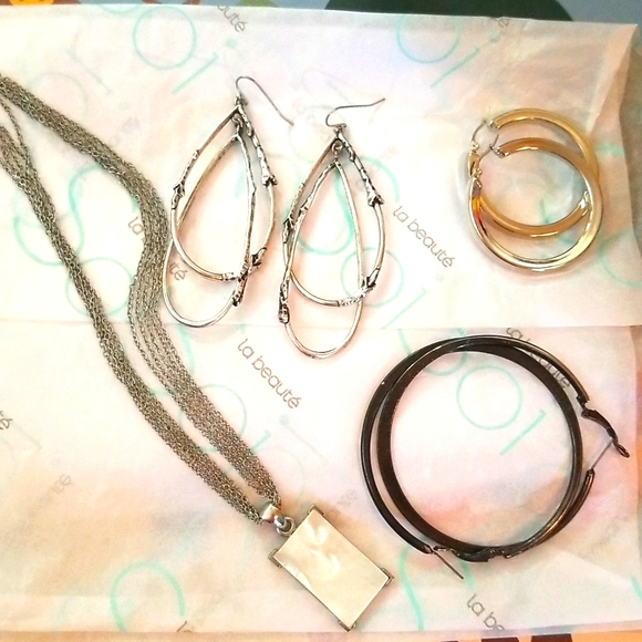 silver earrings and necklace with mother of pearl - Picture 1 of 2